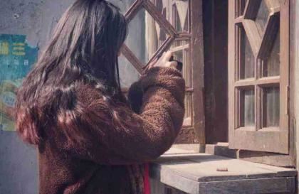 坐着吃饭下面连是在一起系列 刚结婚老公一天十几次