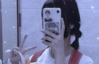 体育老师让女生做深蹲给他看 班长哭着说不要了