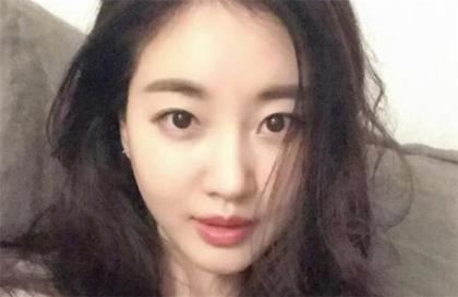 金莎朗拍过哪些三级 傲人身材大胆造型诱惑