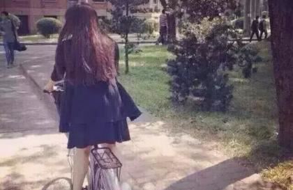 我在做作业爸爸玩我 爸昨晚弄了我3次今天有点痛