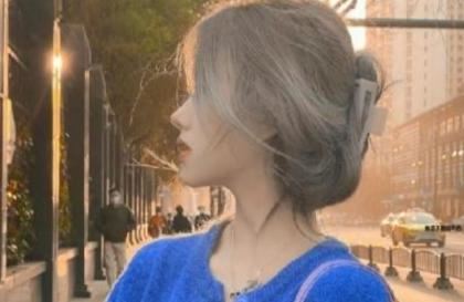 长途车军大衣下的后车座的疯狂 我今天就在车里要了你