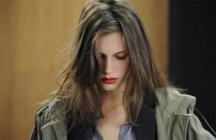 一部高颜值三级片 漂亮少女的不寻常之路