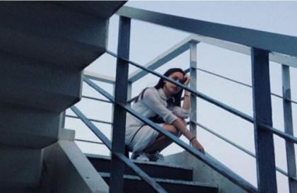  办公室被三个老板玩弄 被老板强行摁到办公桌