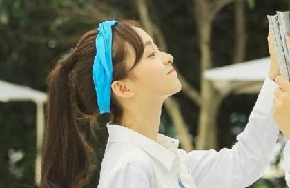 白丝同桌让我随便玩 和高中女同学一晚做了五次