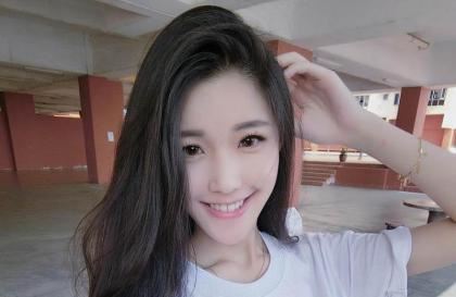 大型大巴车最后一排被轮流那个 我被最想拥抱的男人威胁了