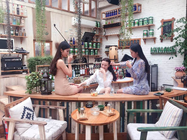 女人喝红酒能丰胸吗 睡前一杯红酒真的有丰胸的效果吗