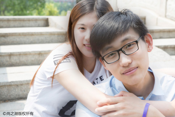 如何追性格内向的男生 7招让你搞定内向男人