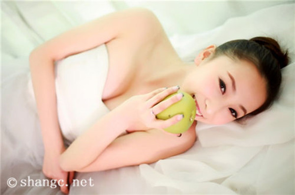 牙缝总是很臭竟是它在作怪 这样做还你清新口气