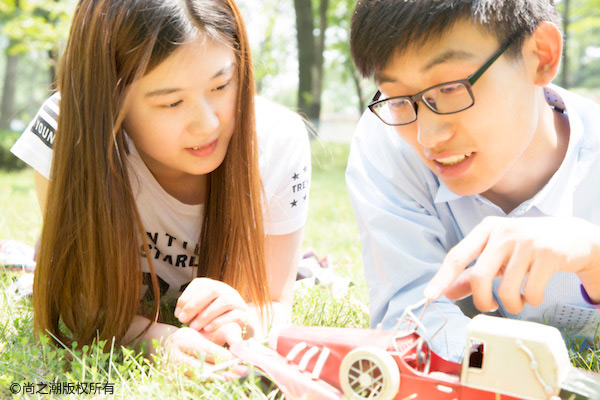 大学生谈恋爱的利与弊 如何看待大学生谈恋爱