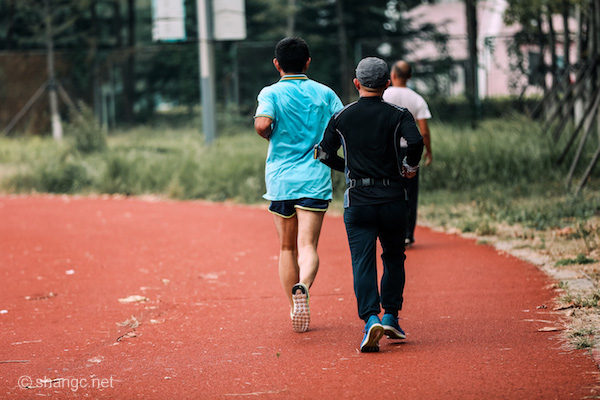 夜跑和晨跑哪个好 夜跑减肥的效果更显著