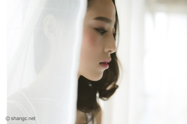 女生主动找男生聊天对不对 姿态太高并不是好事