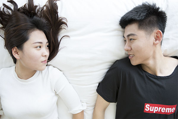 暗恋一个人时的微表情 面部动作表明一切