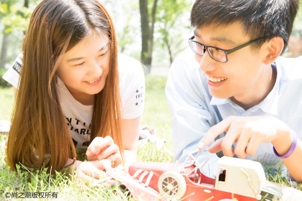 怎么哄女孩子开心 你需要使出这十招了