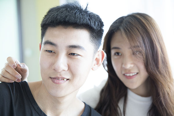 男生对你有好感的征兆 有这十种可能已经喜欢上了