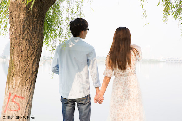 三角恋的男人是啥心境 切勿沉迷于感情游戏