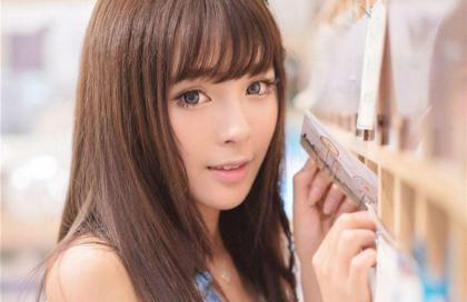 被男朋友抱起来怼是什么感情 玩得太剧烈快要累坏了