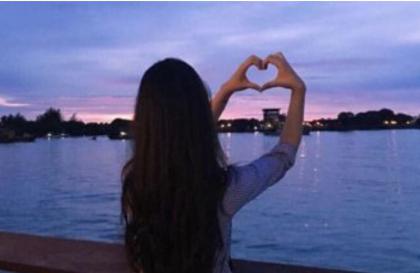 地铁很拥挤身体有了反应 学长在地铁里怎么可以这样呢