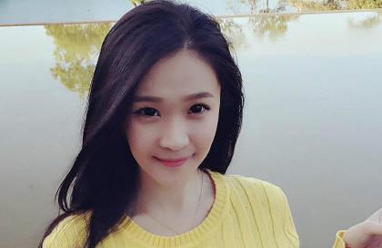 体育老师让女生做深蹲给他看 那天我差点就虚脱了