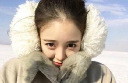 放心我只在外面蹭一下 男朋友把车开得没人的地方