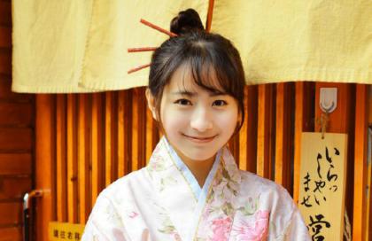 男友总是抱我时向前顶 那天我们忍不住做了羞羞的事