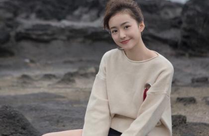 男朋友带我到没人的地方要我 和男友在车的最后一排