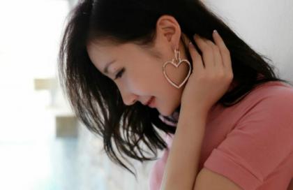 旅游和父亲开一间房间做了 我想把自己的一切给他