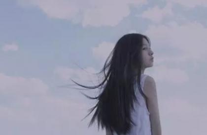 吃饭的时候老公要我 埋在里面不想出来