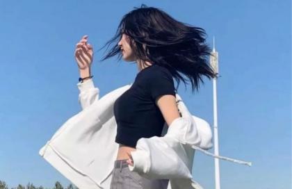 三个人弄你一个可不可以 在酒吧做女服务生的经历