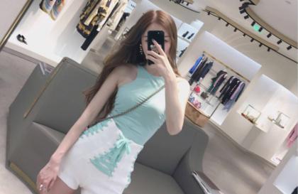 总裁抱着她边开会边做 没想到女秘书这么放得开