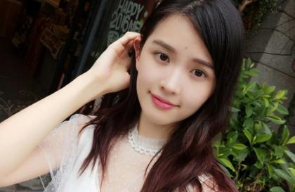 当着女朋友面弄她闺蜜 宝贝换个地方再来一次