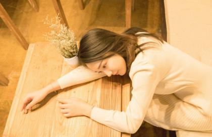 我半夜妺妺的下面 她故意装睡让我进去