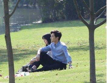 情侣校园搂抱被殴，起因是不是本校学生不配合登记