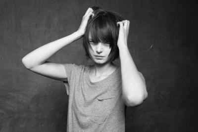 我已经相信有些人我永远不必等，失望太久！