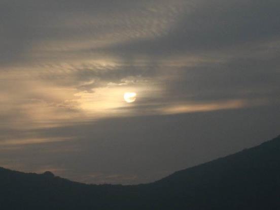 世上每一朵哀伤的云，为爱而生！