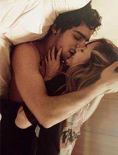 给我一个理由忘记，遗忘是心痛的开始！