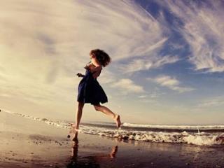 给我一个理由忘记，遗忘是心痛的开始！