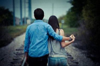 男生喜欢女生的表现，总发微信和短信！