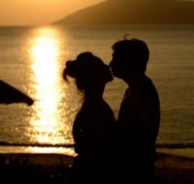 初吻的感觉，一点意思都没有!