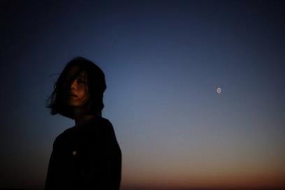 没有你陪伴真的好孤单，想念是那么长而慢!