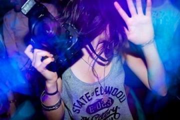 输了你赢了世界又如何，我依然如此冷清！