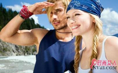 穷小子和酒吧靓妹的爱情故事