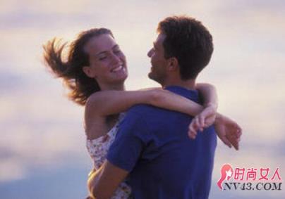 穷小子和酒吧靓妹的爱情故事
