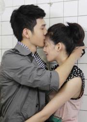 多情总为无情伤，空余悔恨自怨愁！