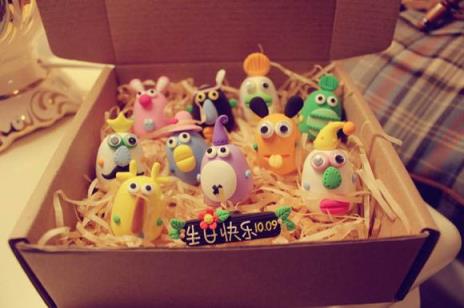 送男生什么生日礼物比较好，吻！