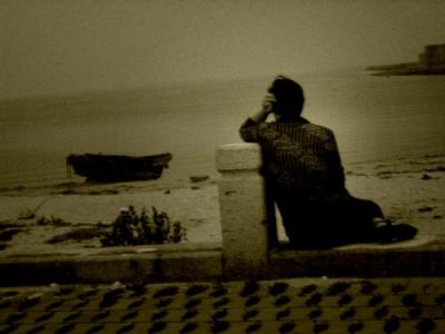 思念一个人的滋味，就像喝了一杯冰冷的水!