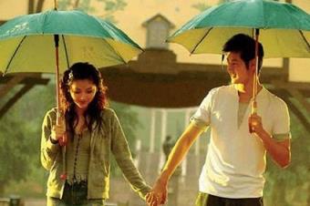 亲密爱人，8个提升情侣亲密感的小方法！