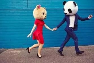 亲密爱人，8个提升情侣亲密感的小方法！