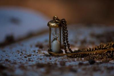 回忆的沙漏，爱情就是沙漏！