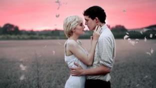 泡妞技巧，一摸二靠三粘四审！