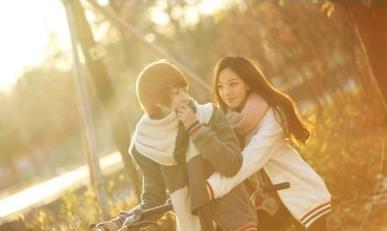 女生喜欢男生的暗示，跟你在一起总爱玩失踪！